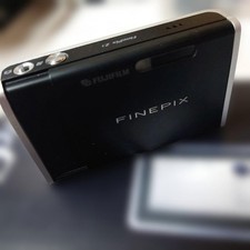 FUJIFILM FinePix Z1 Compact Digital Camera Black Stylish Design LCD Display