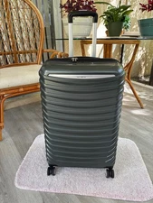 Samsonite Spin Tech 6 Large Spinner Color: Dusty Olive