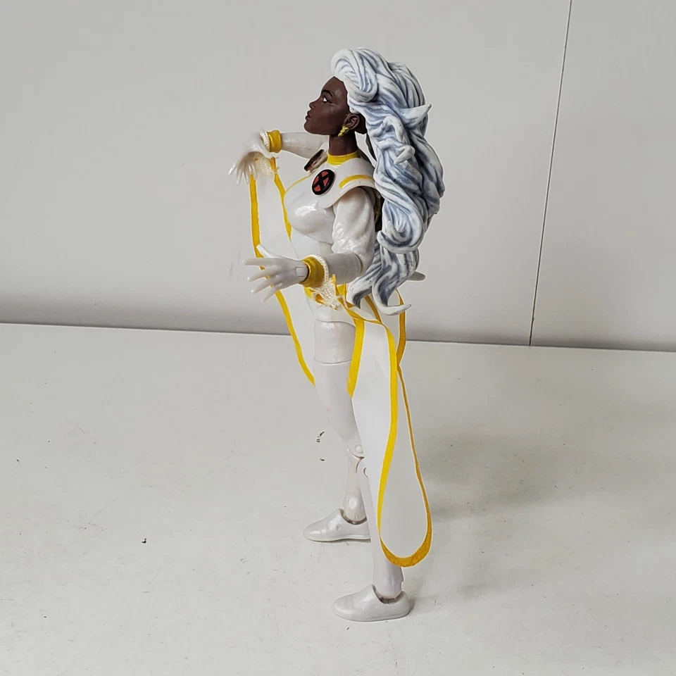 Marvel Legends Uncanny X-men 80 Years Storm 6" Figure Hasbro 2018 White Suit - Image 3 of 4