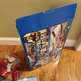 Airport LEGO City Set (3182) 98% Complete Organized with Instructions/Minifigure