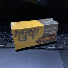 Mini GT #221 Land Rover Defender 110 1989 Camel Trophy Winner UK (Dirty)
