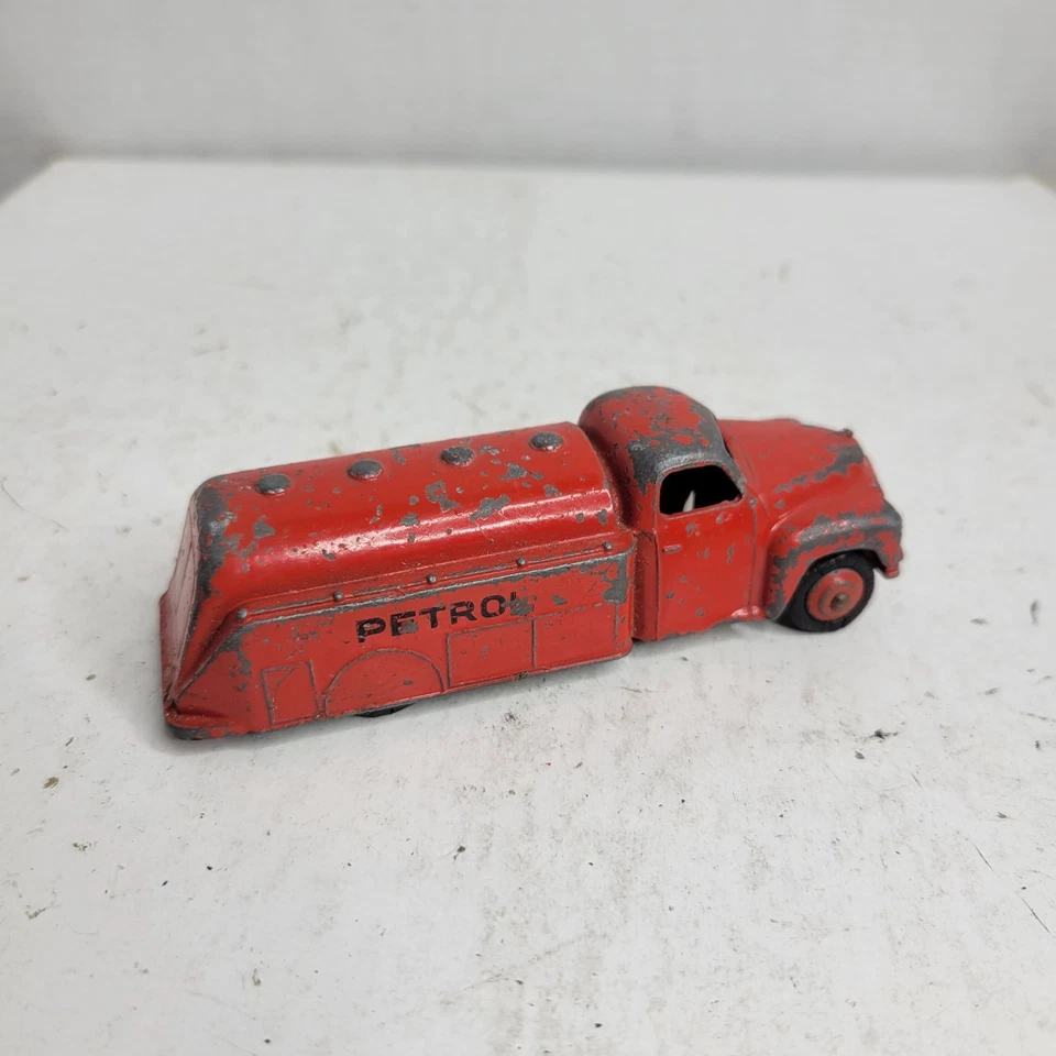 Camión cisterna Dinky Mobil gasolina gasolina rojo diecast vintage Foto 4 de 4