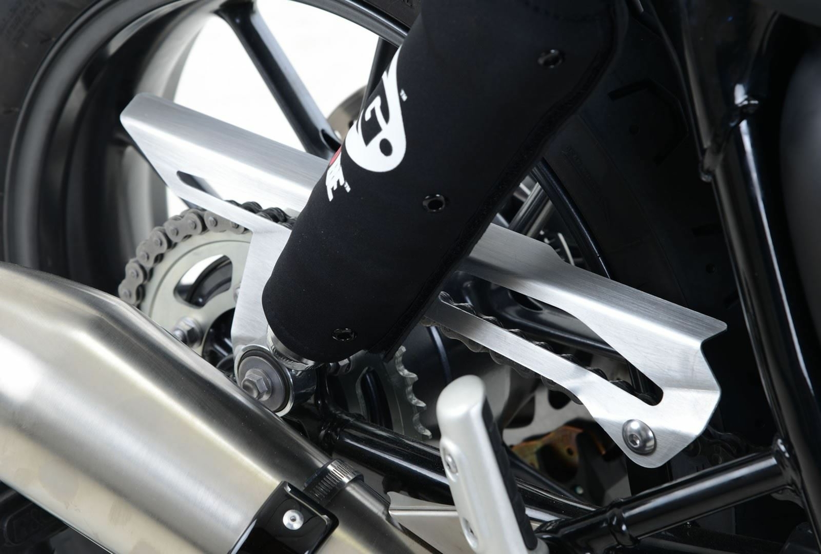 R&G Chain Guard in Silver Triumph Bonneville 2016 - 2018