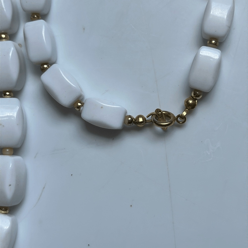 White Plastic Rectangular Beaded Necklace - image 4