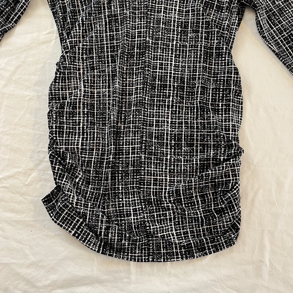 A Pea in the Pod Women’s Patterned V-Neck Long Sleeve Top Size Small - Image 3 of 4