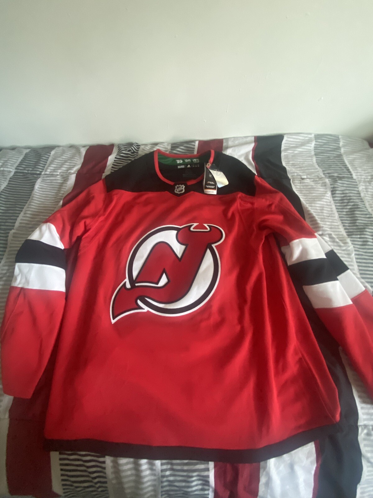 Original Hockey Jersey Priced at $250 Now Only $115 – Save Big on Authentic Wear