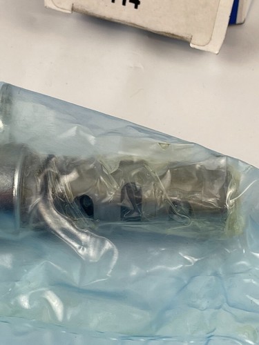 VVA1414 Carquest Engine Variable Valve Timing VVT Solenoid xref. # VVT336 - Picture 3 of 5