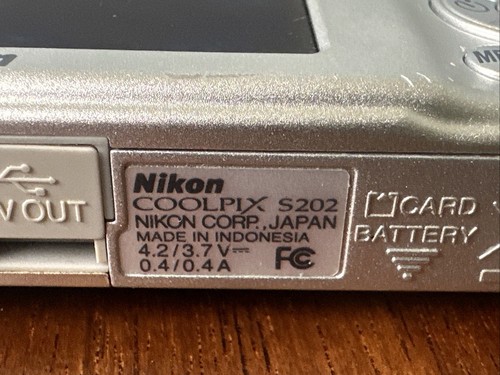 Nikon Coolpix S202 Silver 8 MP Digital Camera For Parts or Repair - Picture 8 of 11
