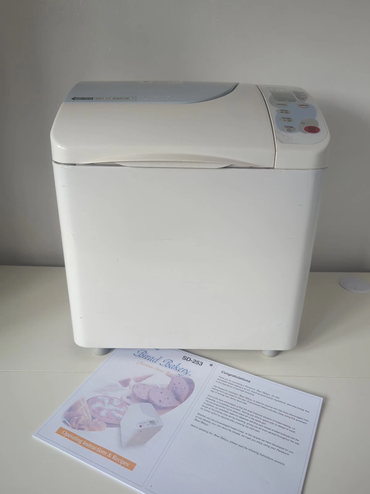 Panasonic SD-253 Automatic Bread Maker with Nut/Fruit Dispenser Fully Functional
Opens in a new wind