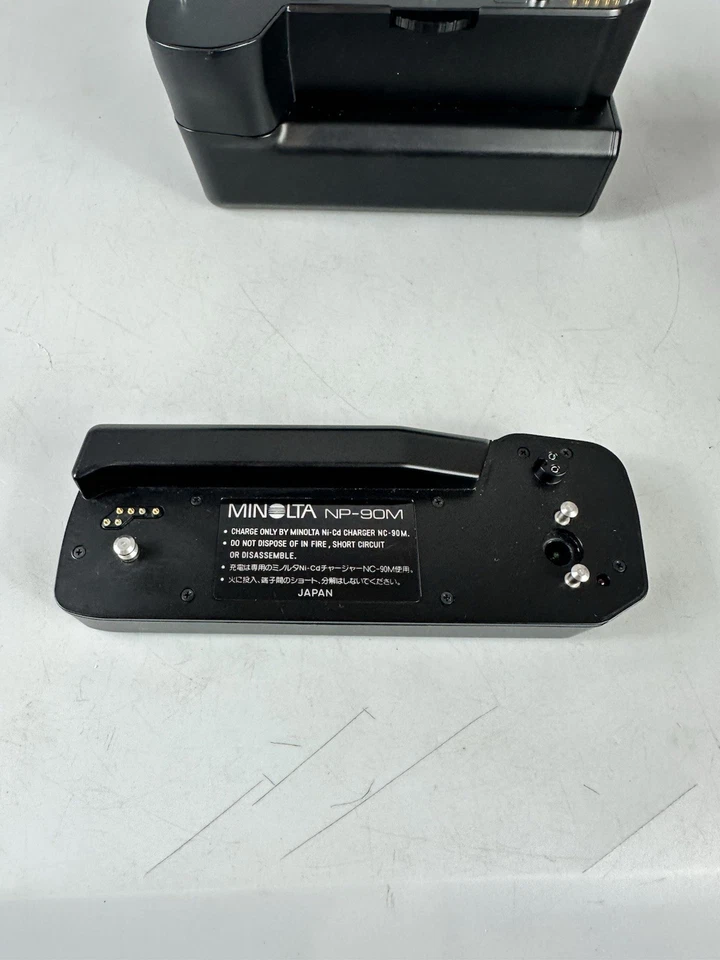Minolta Motor Drive MD-90, NP-90M e BP-90M Motor Drive per Minolta AF 9000 - Immagine 2 di 4