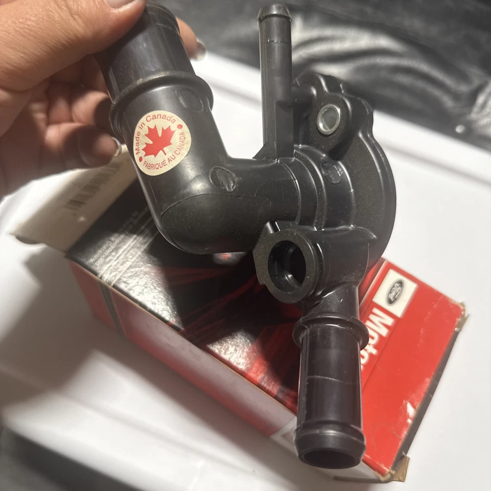 Carcasa termostato refrigerante motor Motorcraft RH137 2001-2004 para Ford Focus Foto 2 de 4