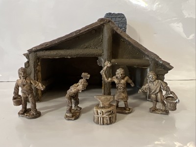 Metal Model Figures Black Smith Scene & Building See Pics Unpainted Figs