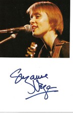 Suzanne Vega Autogramm signed 10x15 cm Karteikarte mit Magazinbild