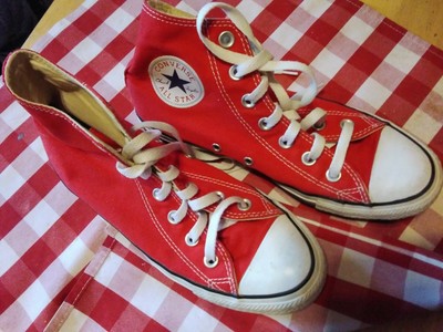 converse red tennis shoes