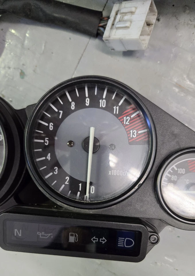 JUEGO CALIBRE YAMAHA YZF1000R 1997 CON CABLE 4FM-83509-80-00/SPEEDO 4SV-83570-30-00 Foto 2 de 4