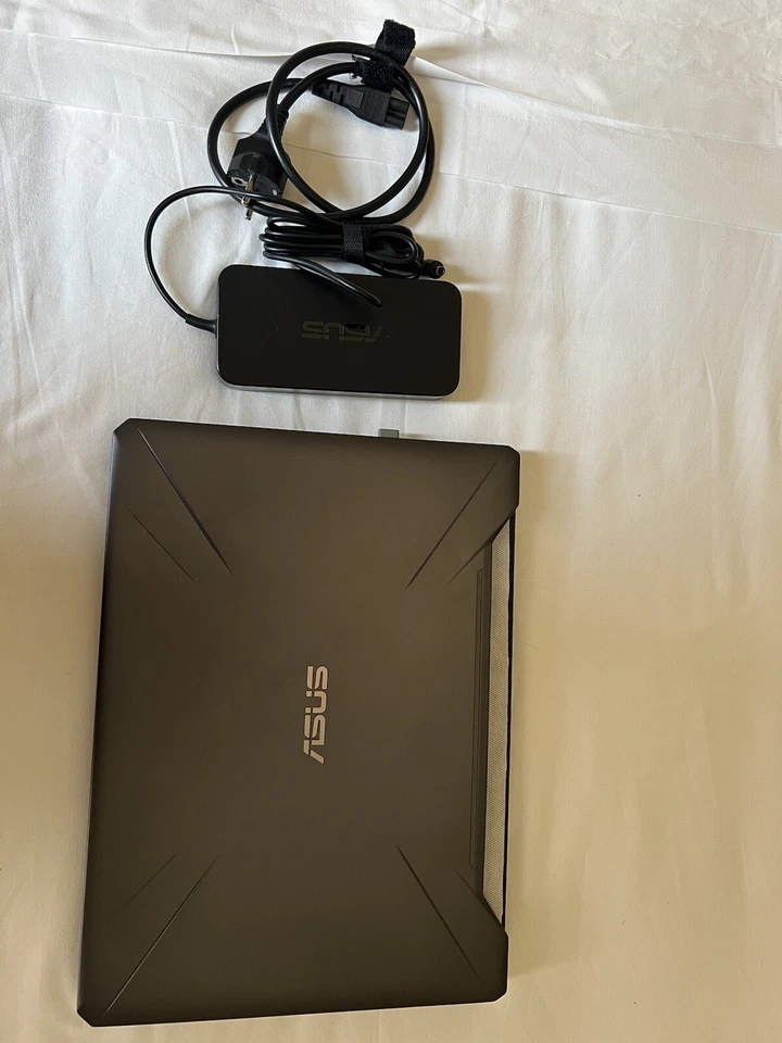 ASUS TUF Gaming 15.6" (1TB + 512GB, AMD Ryzen 7 3750H, 2,30 GHz, 16GB) Portatile - Immagine 3 di 4