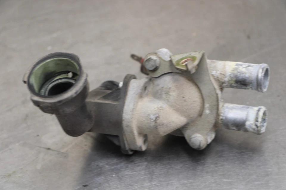 2013 Honda Shadow Aero 750 VT750CS THERMOSTAT W HOUSING ASSEMBLY Foto 3 de 4