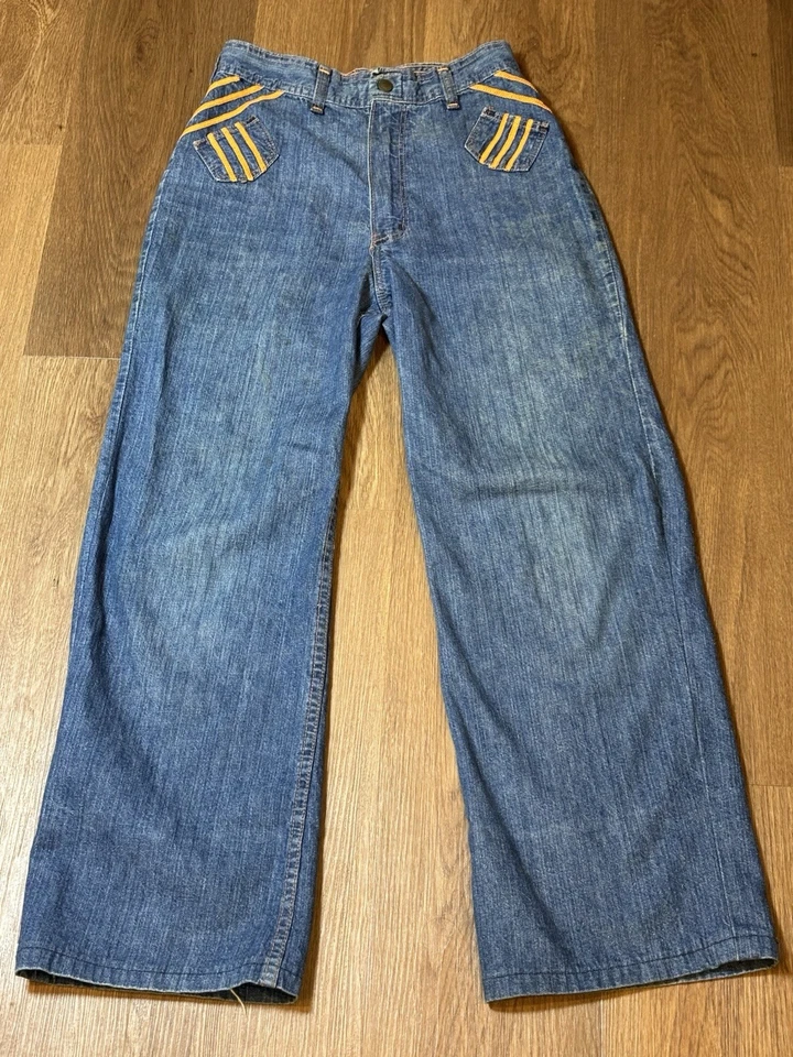 Pantalones de mezclilla acampanados vintage de los años 70 Wrangler para mujer con bolsillo a rayas amarillas  Foto 2 de 4