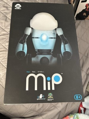 WowWee 2013 MIP Robot 0820 Black Smart App With Batteries. 7'' Tall.