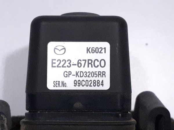 Cámara de Reversa para Compuerta Trasera Mazda CX-7 2009 2010 2011 E223-67RCO E22367RCO 4