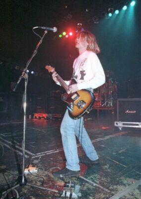 Cobain - ニルバーナnirvana Kurt Cobain's smashed Nirvana guitar to hit the auction