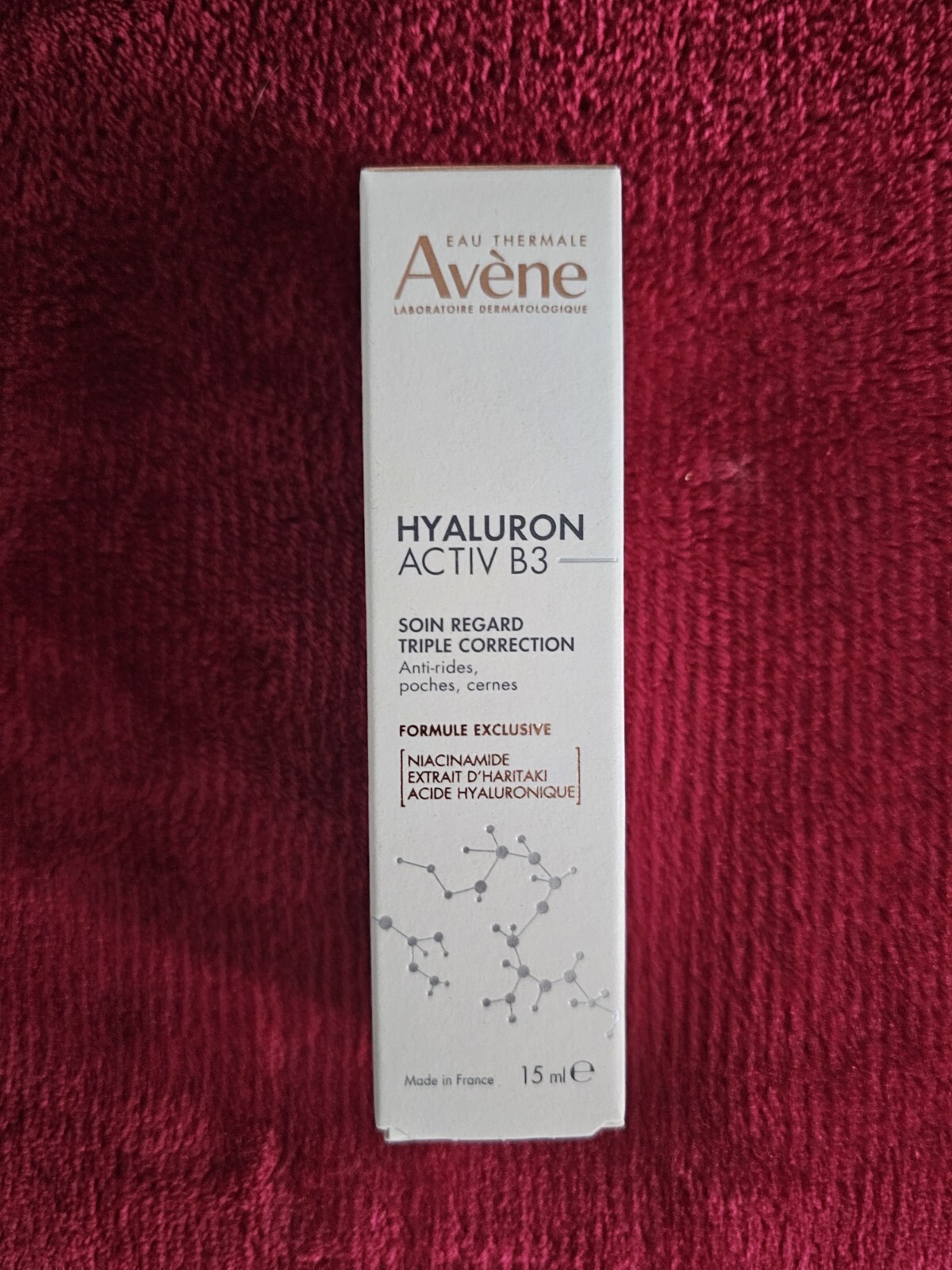 Soin Regard Hyaluron Activ B3 AVENE pour hydrater et lisser les cernes des yeux sensibles