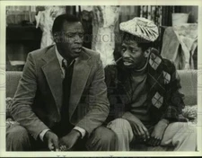 Press Photo Actors Jimmie Walker and Moses Gunn in Scene - sap40659