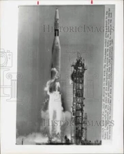 1964 Press Photo Atlas-Agena rocket boosts Ranger 7 off Cape Kennedy launch pad.