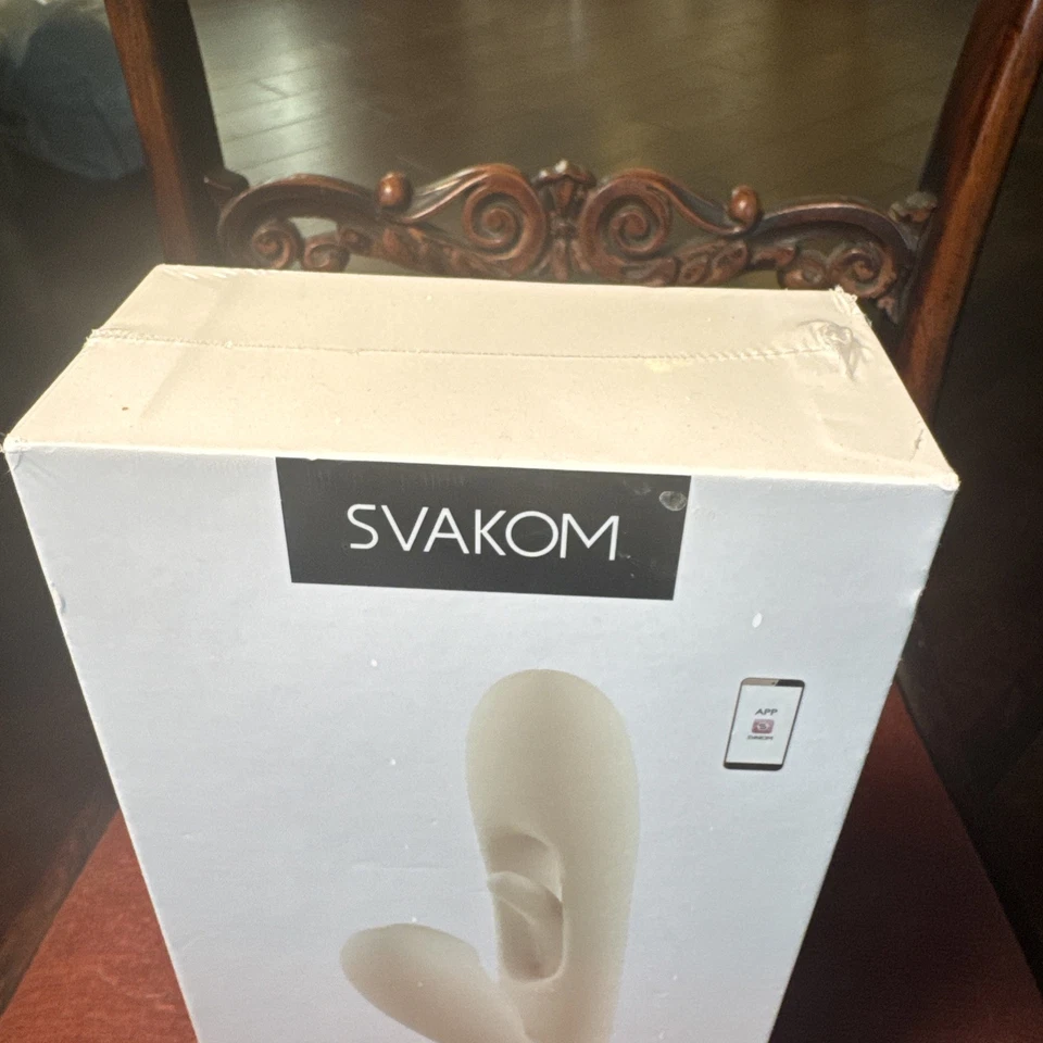 Varita vibratoria y de succión roscada Svakom NUEVA SELLADA Foto 2 de 4