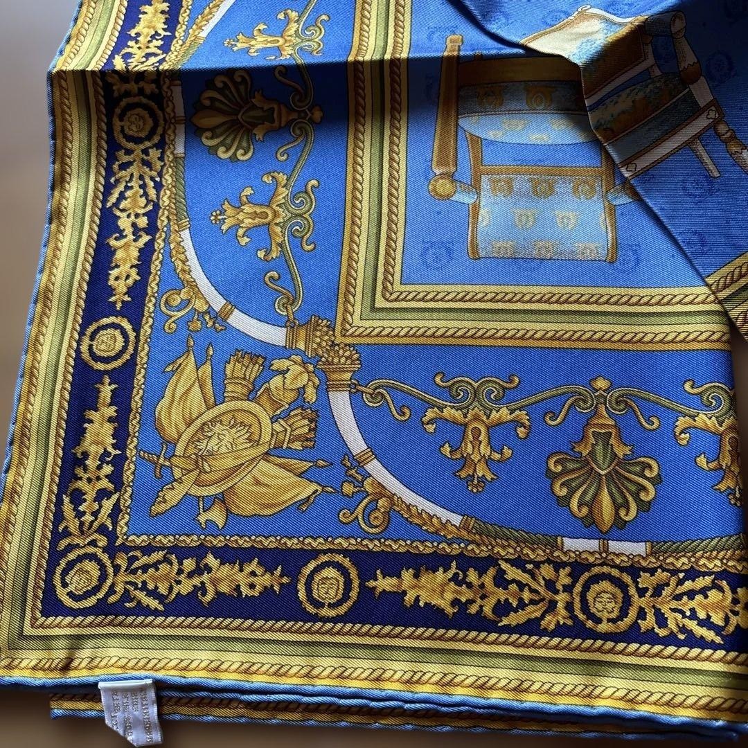 GUCCI 100% Silk Scarf Blue Chair Design　87cm×87cm thumbnail 5
