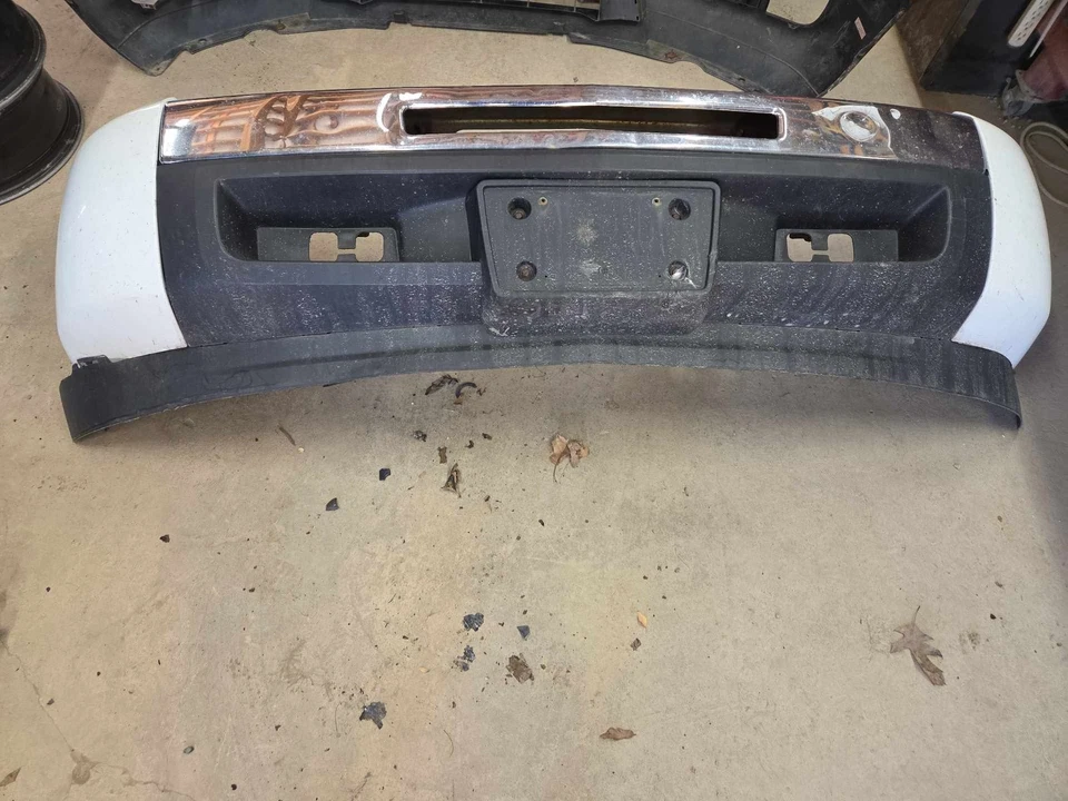 09 CHEVY SILVERADO 1500 Front Bumper (No Shipping) - Image 4 of 4