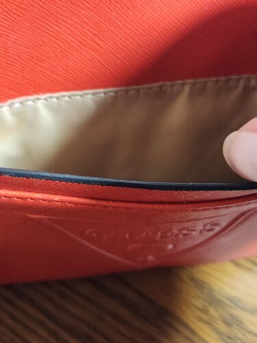 Cherry Red Faux Leather GUESS Embossed Logo Wristlet 6"x9" NWOT (Flaw) - Picture 4 of 8