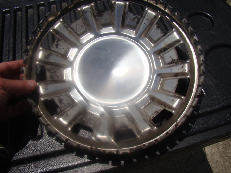 Cubierta de rueda tapacubos Toyota Corona Mark II de colección 1970 1971 1972 Foto 2 de 4