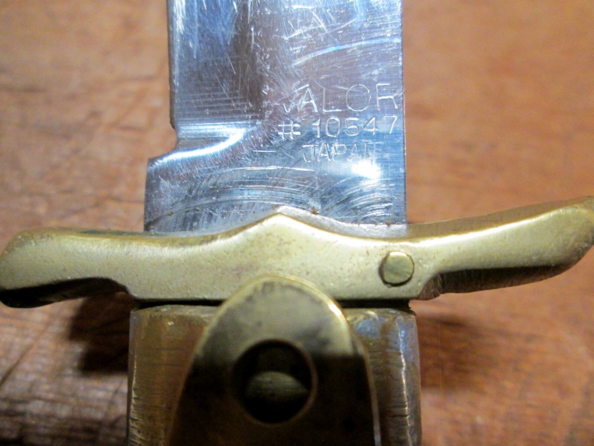 WW II Era VALOR #10547 LOCKBACK FOLDING KNIFE in Original