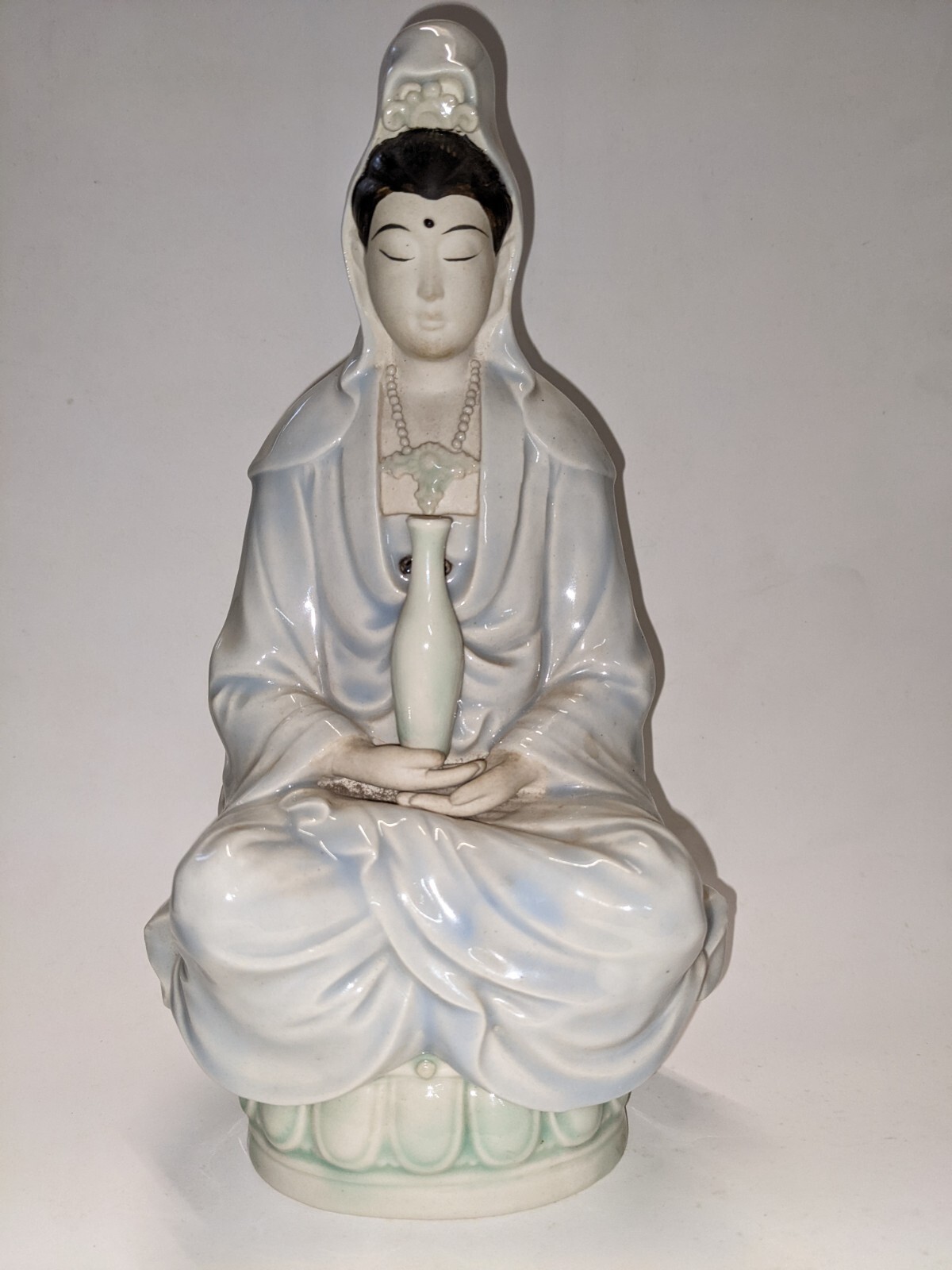 Vintage Chinese Dehua Porcelain Sitting lotus Guanyin Kwan-yin Buddha Figurine