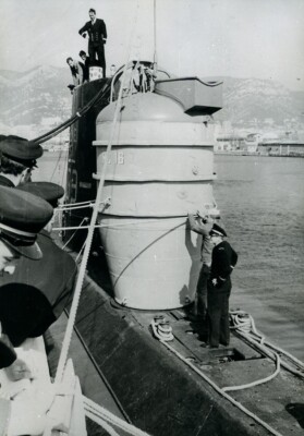 Frankreich US Navy Tringa Rettungsglocke an Deck eines U-Bootes altes Foto 1974