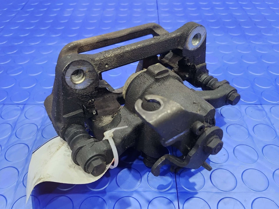 Conjunto de pinza de freno trasera Dodge Grand Caravan 12-20 lado del conductor izquierdo OEM Foto 4 de 4