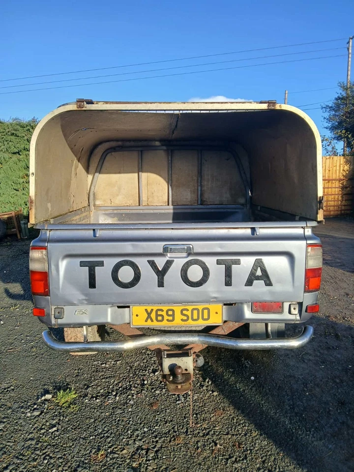 Toyota Hilux 2000 4wd pickup - Image 2 of 4