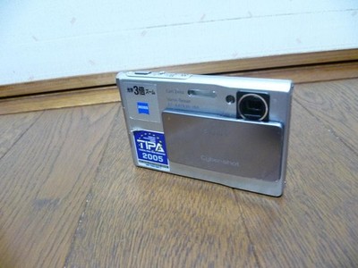 Sony DSC-T7 Cyber-shot Digitalkamera 5MP Ultra Slim 9,8mm Silber
