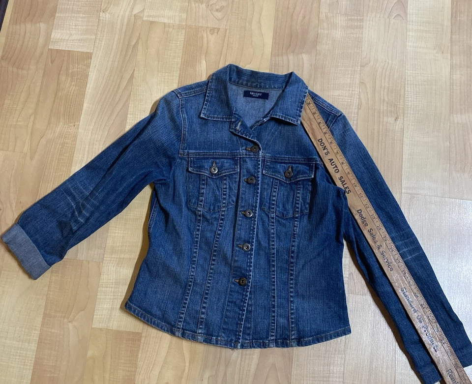 Chaqueta vaquera Karen Kane mediana punto medio lavado azul denim bolsillos abotonados Foto 2 de 4