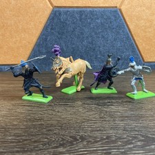 Vintage Lot of 4 Britains LTD Deetail Medieval Knights 1971 Figures