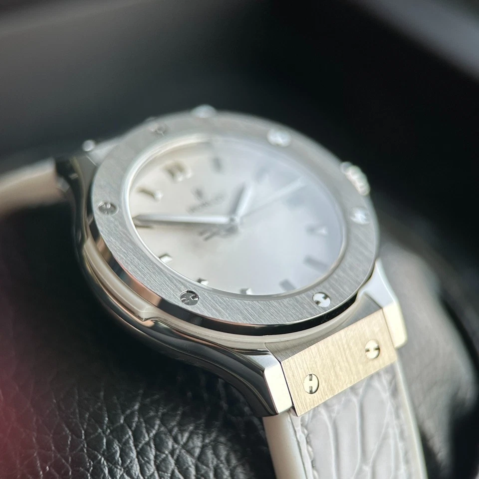 Reloj de cuarzo Hublot Classic Fusion Series para mujer 33 mm Foto 3 de 4