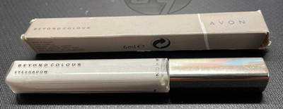 AVON BEYOND COLOUR TRIPLE BENEFIT LIDSCHATTEN - OPTIC WHITE