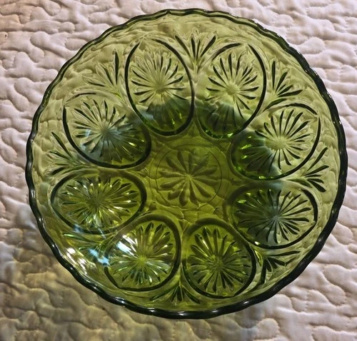 Vtg. Anchor Hocking Green Glass Serving Bowl Star & Cameo Medallion