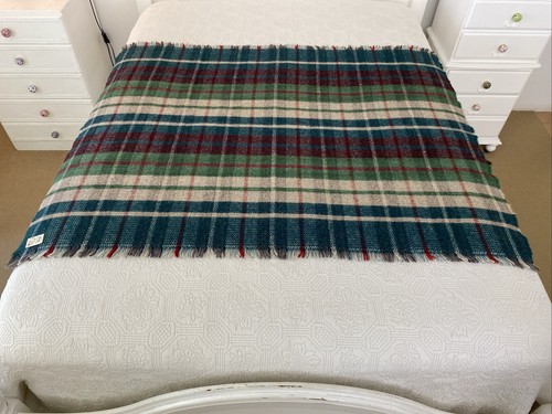 Cambrian Woollen Mills Wales Wool Throw Rug Blanket Green Check 150 cm x 120 cm - Picture 2 of 17