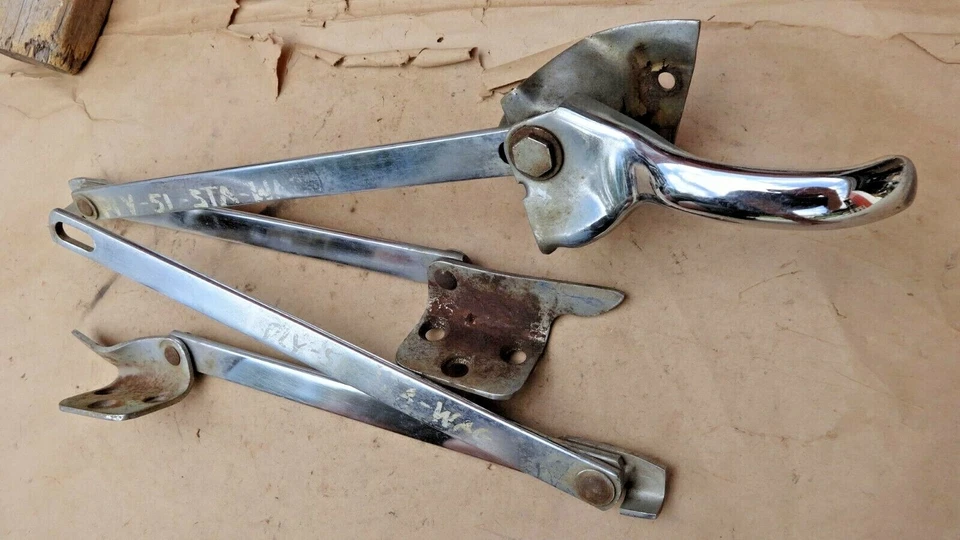 1951 年普利茅斯郊区马车尾盖支持臂带 1 个闩锁手柄原装 — 第 3/4 张图片