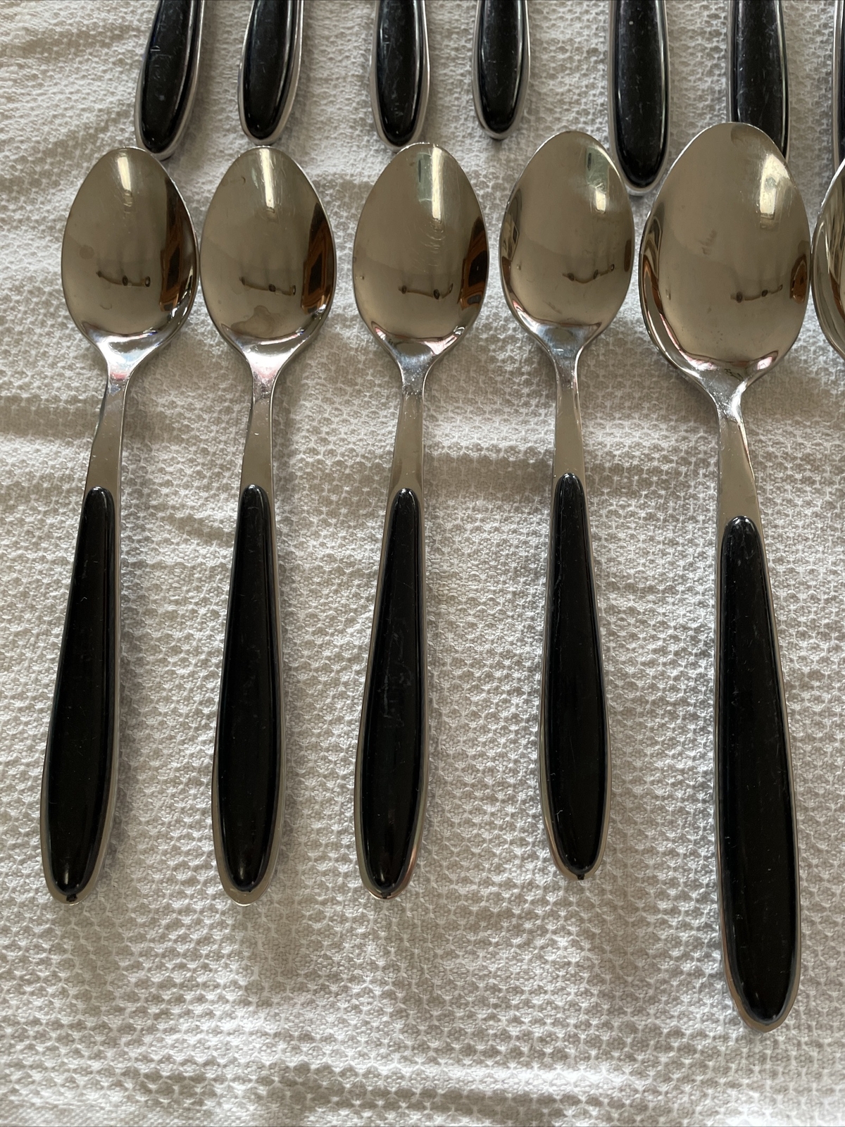 GS Stainless 18/8 China Flatware Black Handles Set Of 20 / 4 Place