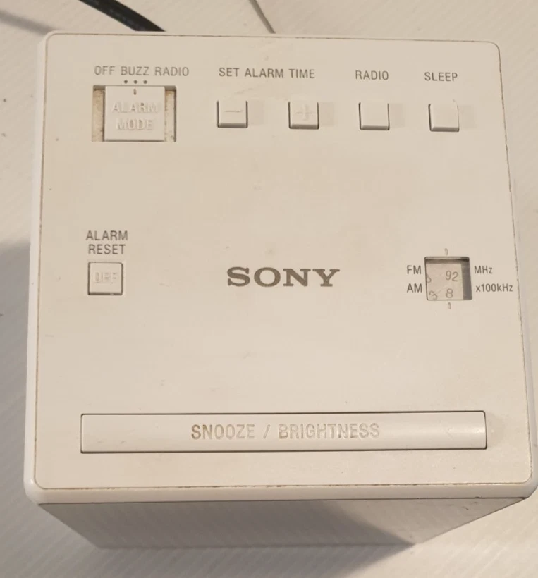 SONY ICF-C1 Square-Shaped White Compact AM/FM Alarm Clock Radio Digital Display. - Image 4 of 4