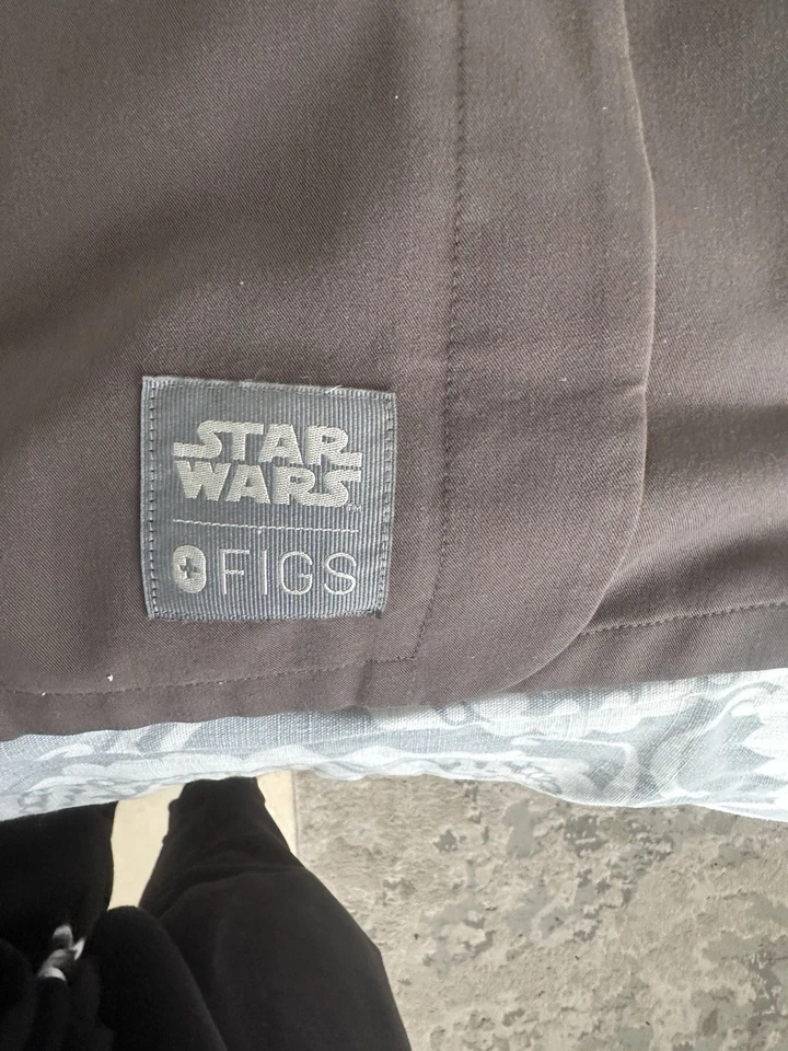 Blusa Médica FIGS para Mujer Star Wars Bo Katan Plisada Jedi Edición Limitada Mandalore Foto 4 de 4
