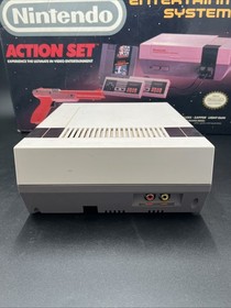 Nintendo NES Action Set Console with Zapper Controllers Game & Box No Power Cord